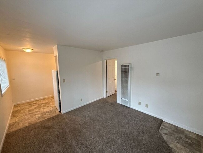 Photo - 1145 Saginaw St S