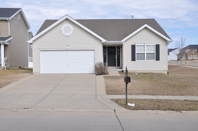 Building Photo - 2 bedroom 2 bath home for rent with 2 car garage, very nice