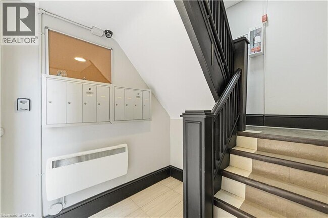 Photo - 1544 King St E Unit 406