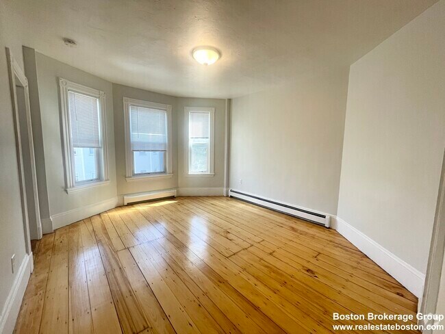 Building Photo - 22 Howell St Rental