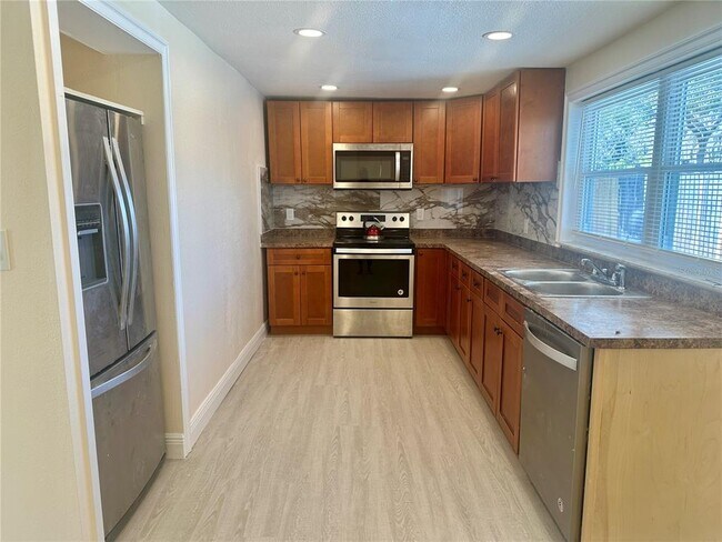 Photo - 12741 Poppy St