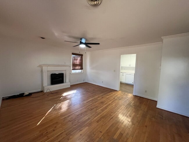 Photo - Charming 2 bedroom/ 1 Bath home minutes to Downtown Franklin, dog friendly, fenced yard