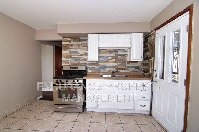 Photo - 937 Grand Ave