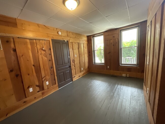 Photo - 233 W Jackson St