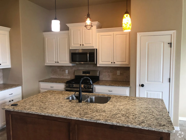 Building Photo - 1328 Eagle Dr Rental