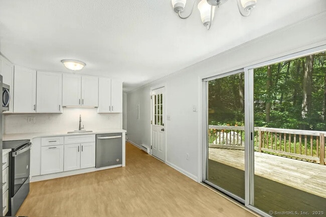 Photo - 515 Newtown Turnpike