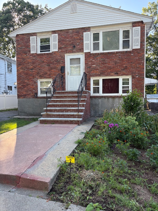 Building Photo - 131 Itasca St Rental