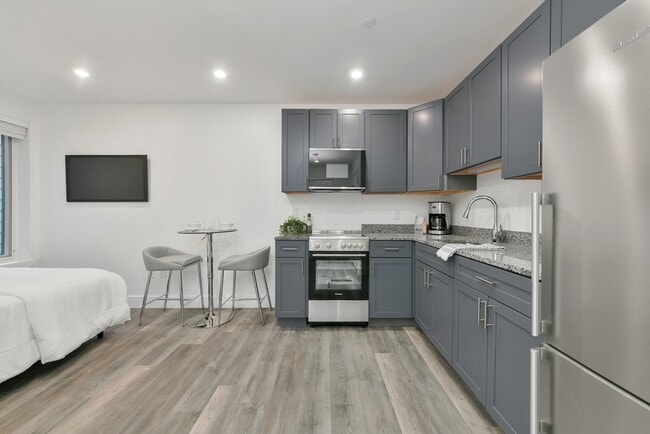 Building Photo - 585 Essex St Unit PH 523 Rental