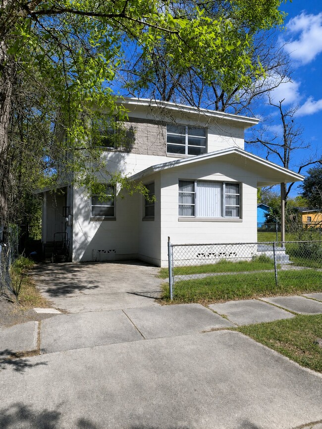 Photo - 1645 W 23rd St