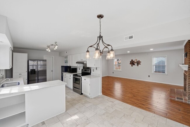 Photo - Don’t Miss This Beautiful 3BR Stone Orchard Home with Warm Wood Floors & Fireplace!