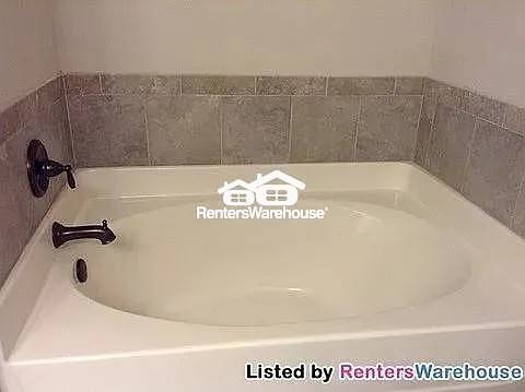 1290 Hopkins Dr