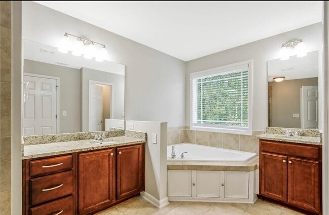 Photo - 2509 Brentford Pl