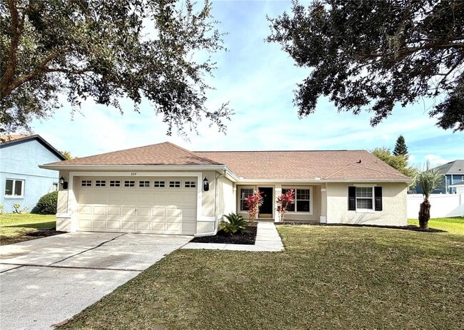 Building Photo - 227 Traditions Dr