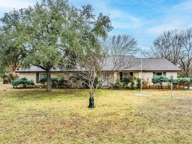 Photo - 317 Cedar Dr