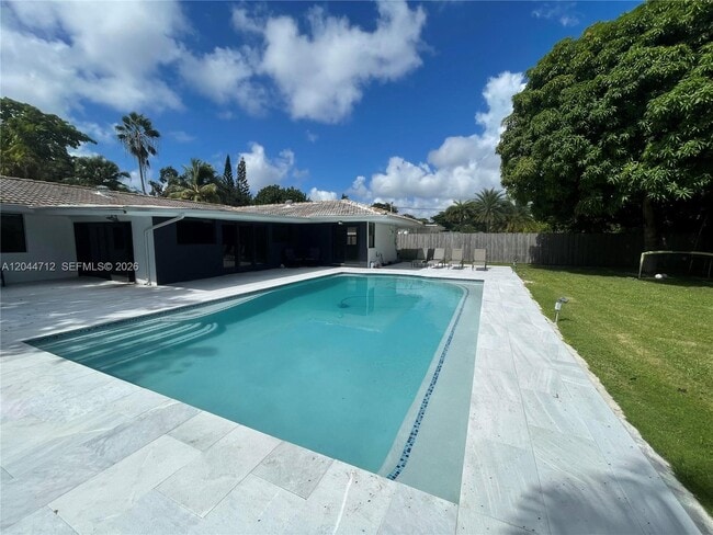 2115 Alamanda Dr