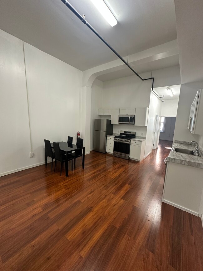 Building Photo - 19 S George St Unit 2A