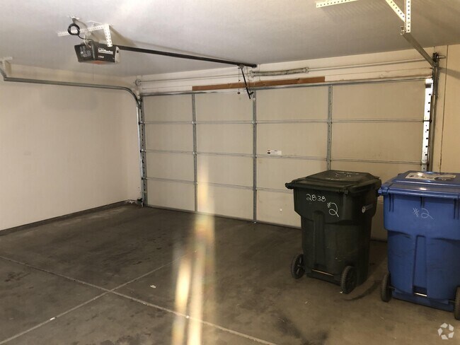 Building Photo - 2838 E Tracy Ln Rental