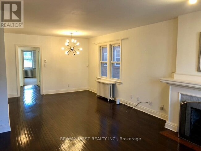 Photo - 305 St Clair Ave E