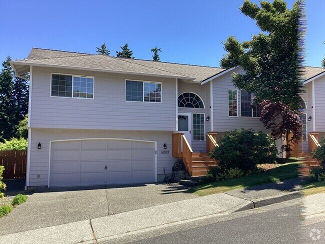 Building Photo - Updated 4 bedroom in The Desirable Merrill... Rental