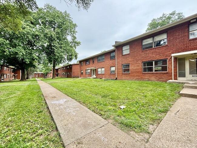 Photo - *VOUCHERS ACCEPTED* Spacious & Updated 2 Bedroom with Central A/C, Natural Light & Off-Street Par... Unit 8222-1