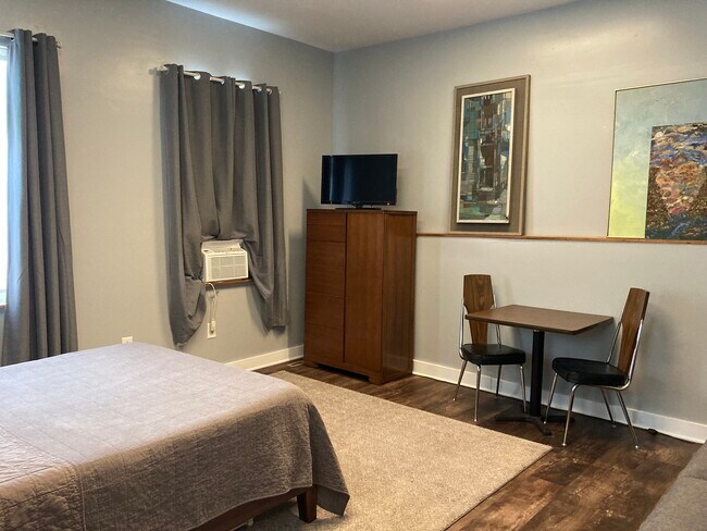 Photo - 1910 Donner St Apartments