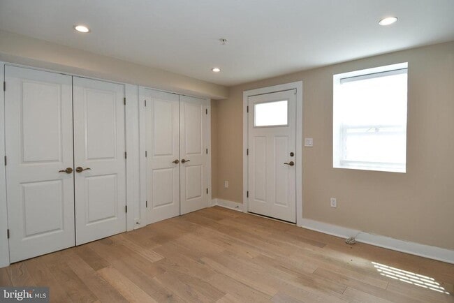 Photo - 901 Lawrence St NE