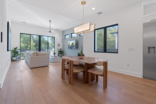 Photo - 6001 Grover Ave
