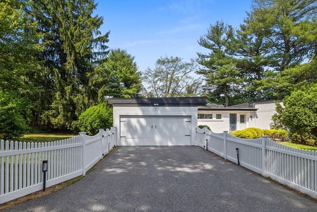 Building Photo - 11 Patterson Rd Rental