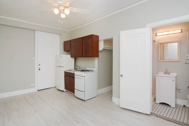 Building Photo - 3826 N Fremont St Unit 311