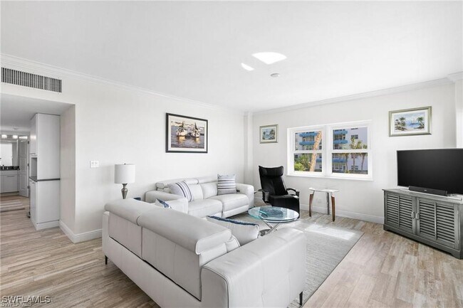 Photo - 240 Seaview Ct Unit 211