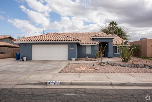 Building Photo - Spacious 3-Bedroom Oasis with Pool in Yuma... Rental