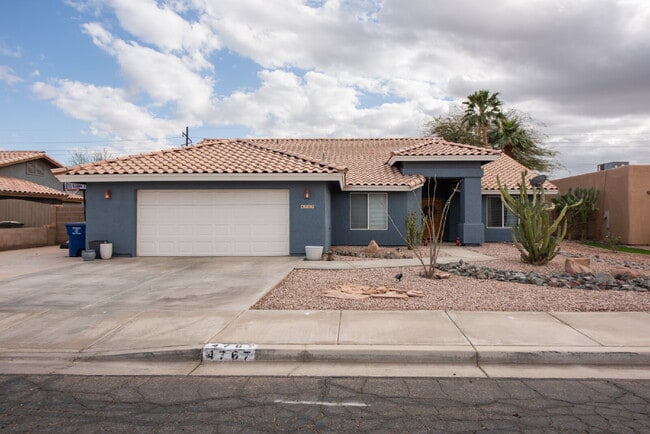 Spacious 3-Bedroom Oasis with Pool in Yuma... - Spacious 3-Bedroom Oasis with Pool in Yuma... Apartment