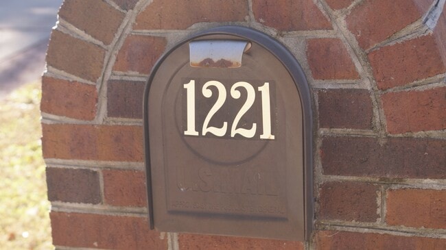Photo - 1221 Clearwater Ln