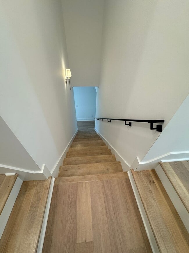 Photo - Belmont 1221