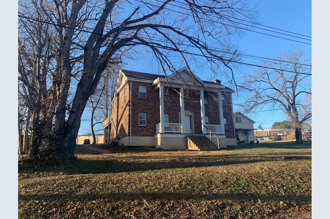 Photo - 212 W Jefferson St Apartments Unit C