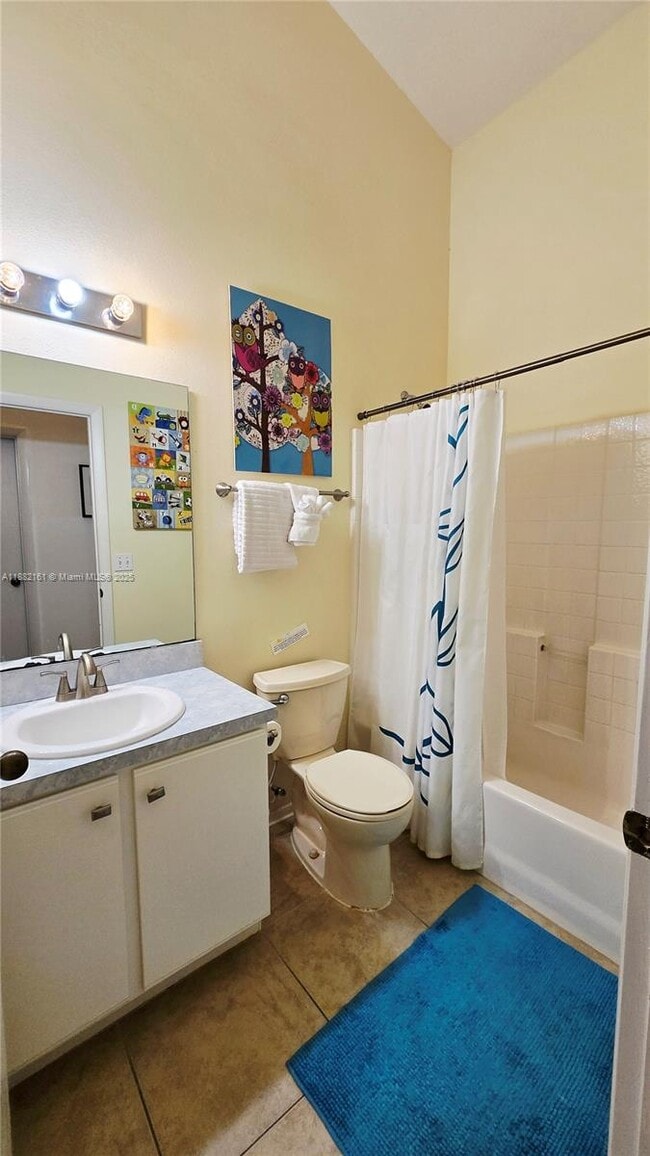 Photo - 550 Castlemain Cir