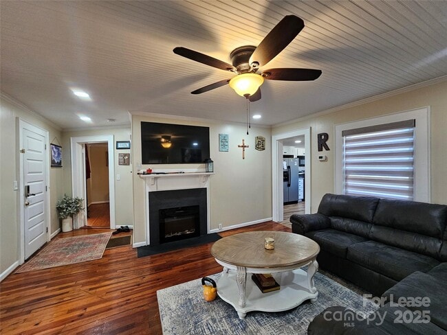 Photo - 208 W Main St