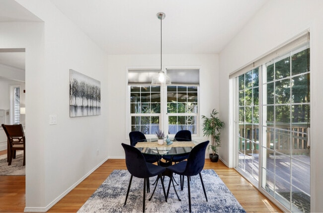 Photo - 2541 Lynnwood Ave NE