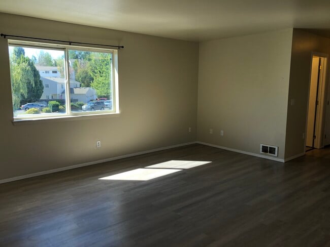 Photo - 270 NW Clay Ct Unit E