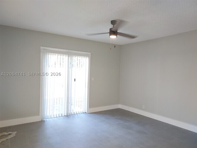 808 SW 14th St Unit 4