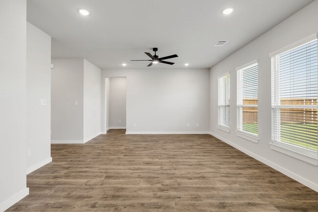 Photo - Discover the Best of Midlothian Living