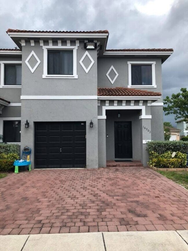 Building Photo - 16303 SW 44th Terrace