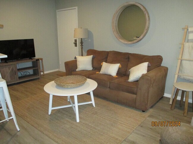 Photo - 901 Leisure Square