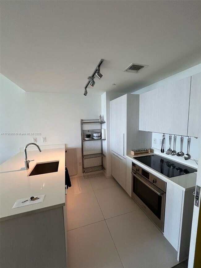 Photo - 501 NE 31st St Unidad 3005