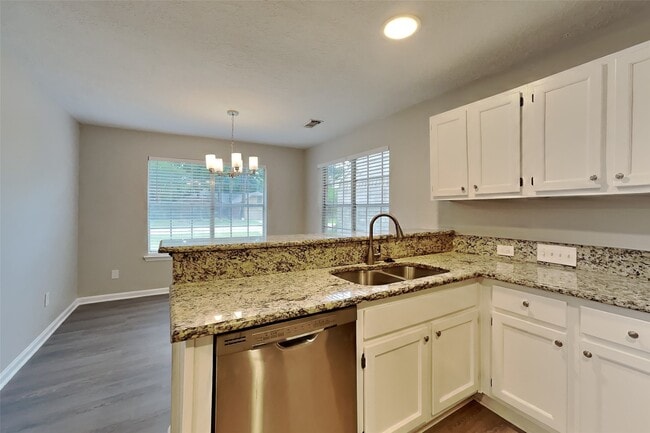 Photo - 64 Hickory Oak Dr