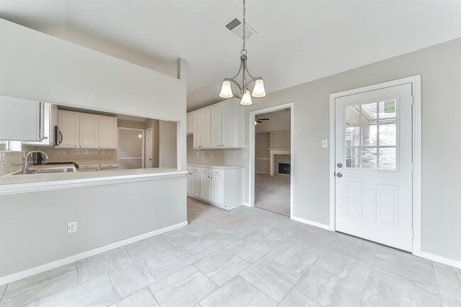 Photo - 3107 Towering Oak St