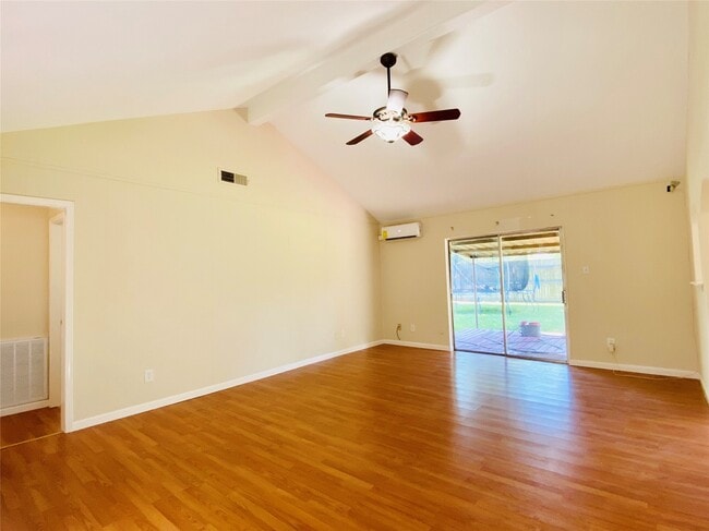 Building Photo - 13447 Greenway Dr