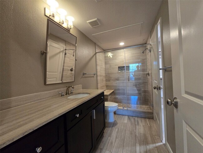 Photo - 1665 Richmond Ave.