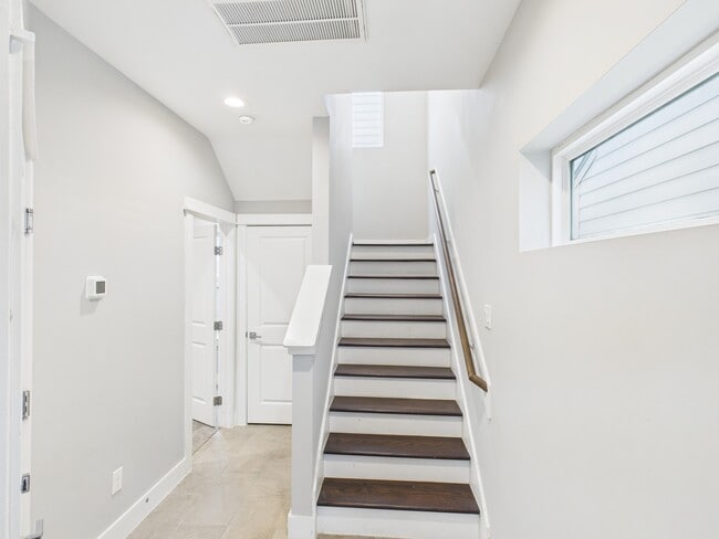 Photo - 754 W Donovan St