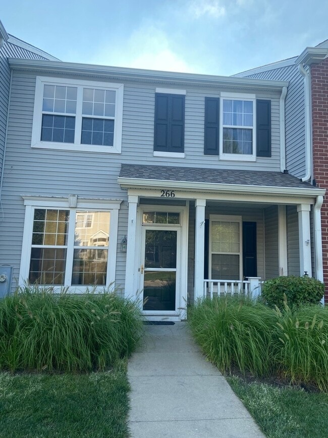 Building Photo - 266 Springbrook Trail S Rental